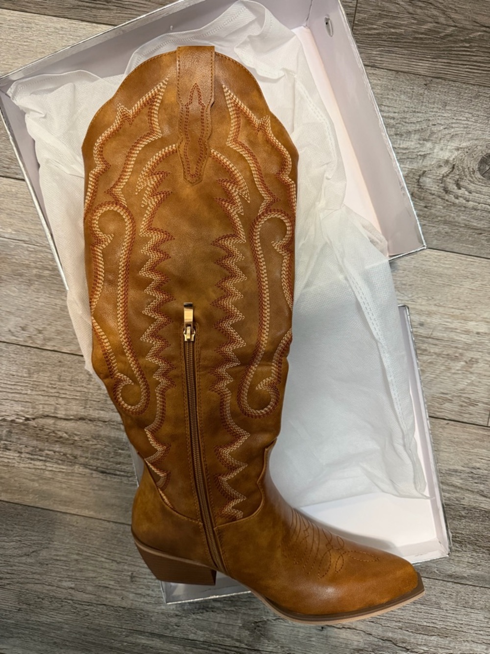 Women's Wet kiss Embroidered Heeled Western Boot - Picture 2 of 11